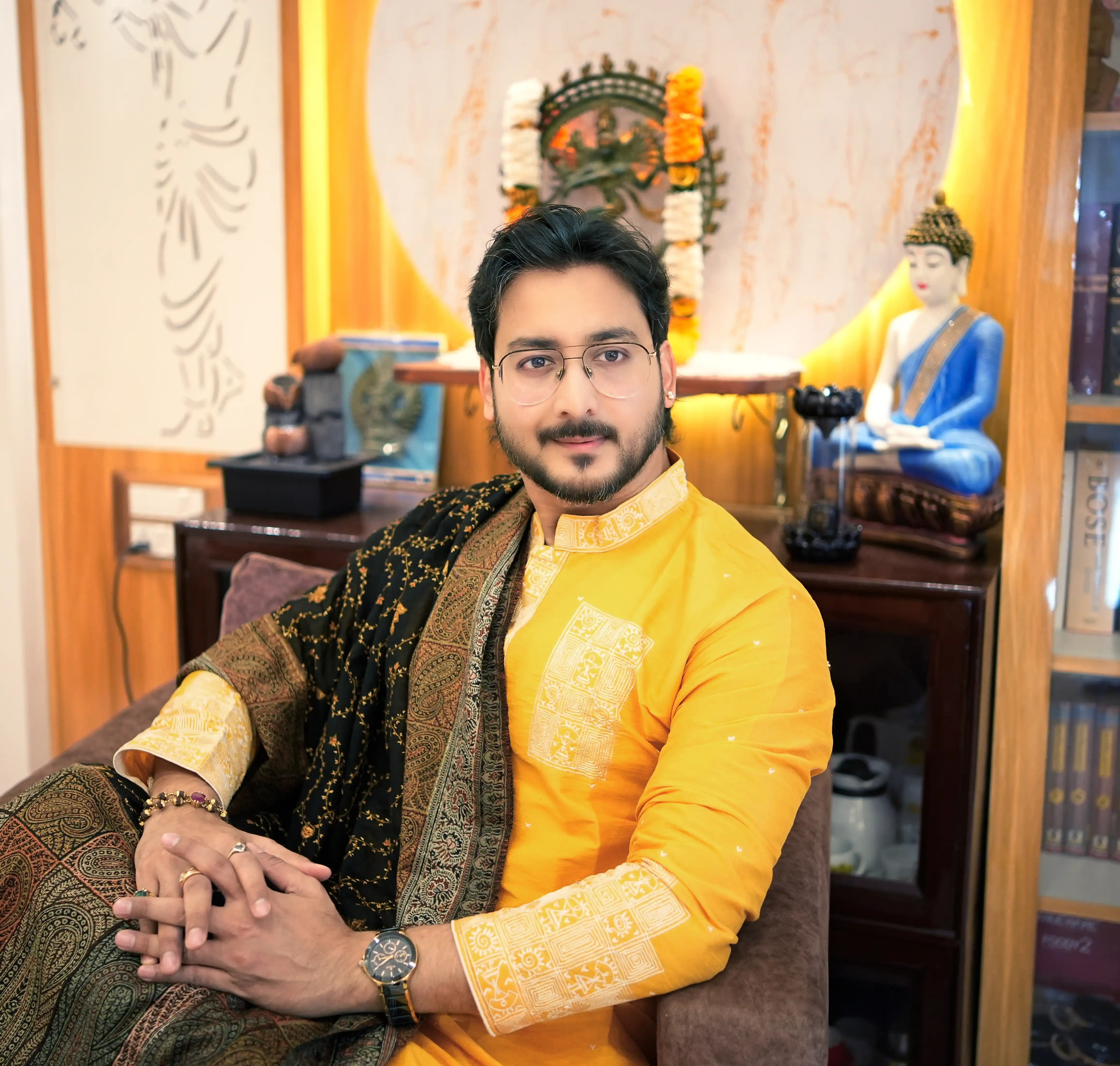 Gaurav Tribedi Vedic astrologer and spiritual guru providing astrology consultation in Kolkata India